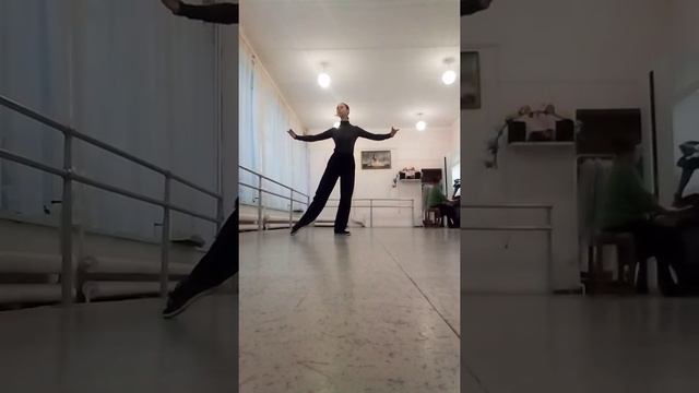 Ронд де жамб партер (середина) смотреть онлайн