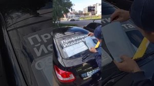 Как клеить рекламу (наклейку) на заднее стекло автомобиля