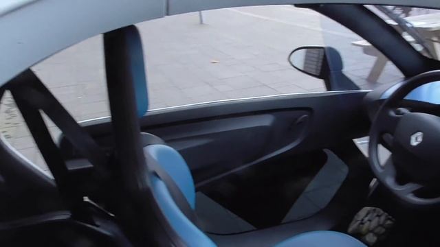 Quirky Two Seater Electric Z E Renault Twizy смотреть онлайн