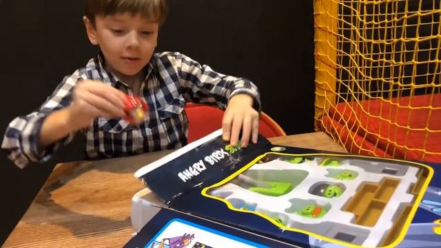 Подарки от нашего крёстного дяди Коли! Энгри Бёрдс / Angry Birds смотреть онлайн