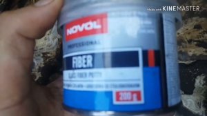 Шпаклевание стекловолокном сквозного отверстия в багажнике, удаление ржавчины и зачистка багажника.