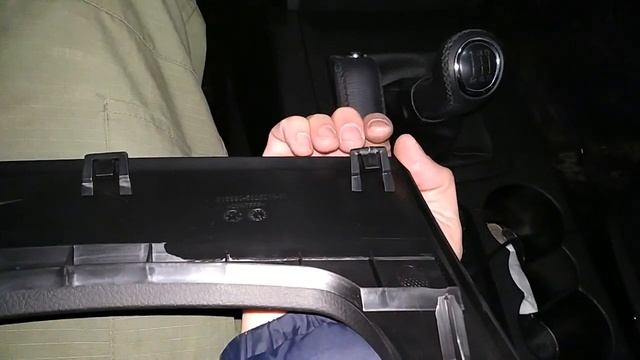 Открываем крышку блока предохранителей УАЗ Патриот 2017