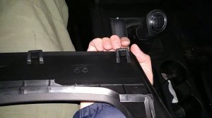 Открываем крышку блока предохранителей УАЗ Патриот 2017