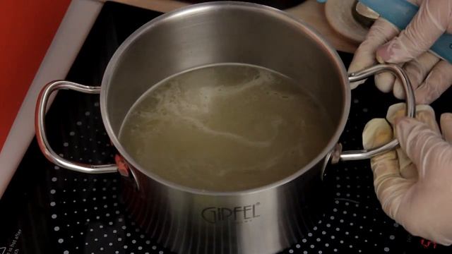 Куриный суп. Готовим вкусный суп с курицей, вермишелью и овощами. смотреть онлайн