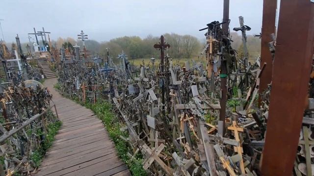 Гора Крестов в Литве, не далеко от Шяуляй #литва #молитва #zivilez смотреть онлайн