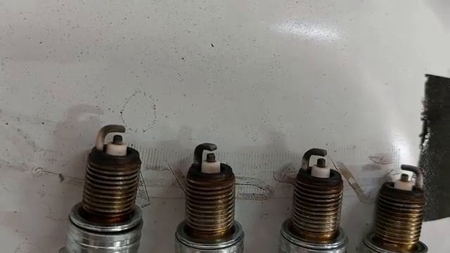 Автомобтль Нива троит