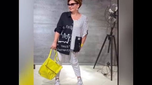 Тельняшки очень молодят! Тренды 2021, как выбрать, идеи для вязания, как носить полным. смотреть онлайн