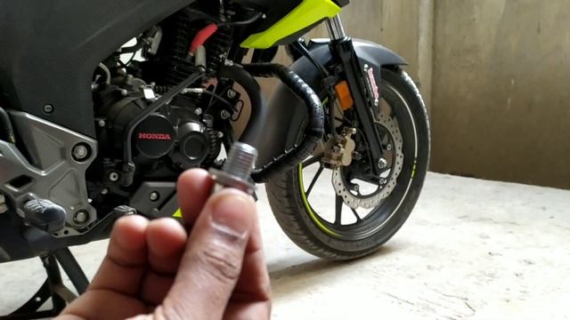 Honda CB Hornet 160R ABS Engine oil change, Chain Clean & Maintenance. смотреть онлайн