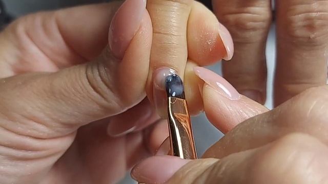 Укрепление ногтей гелем / Ремонт ногтя / Как покрыть гель лак под кутикулу / Секреты мастерства смотреть онлайн