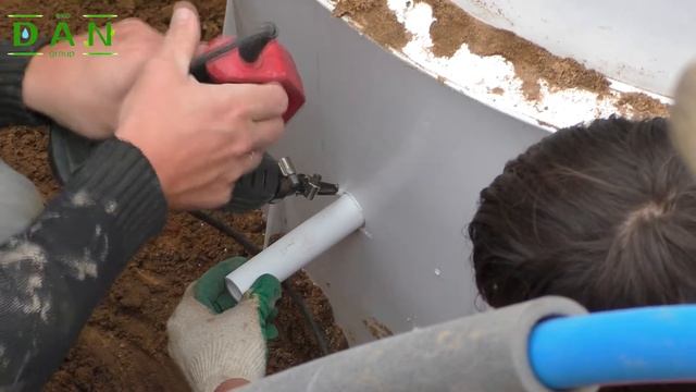 Монтаж Кессона ТОПОЛ-ЭКО К-2. Процесс установки Кессона для скважин на загородном участке. смотреть онлайн