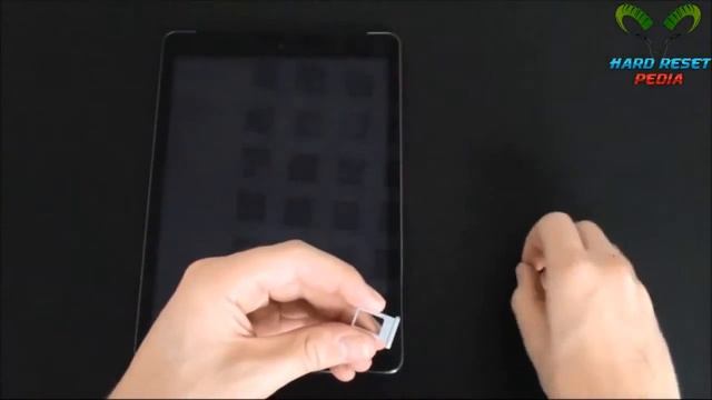 Apple iPad 3 Insert the SIM Card смотреть онлайн
