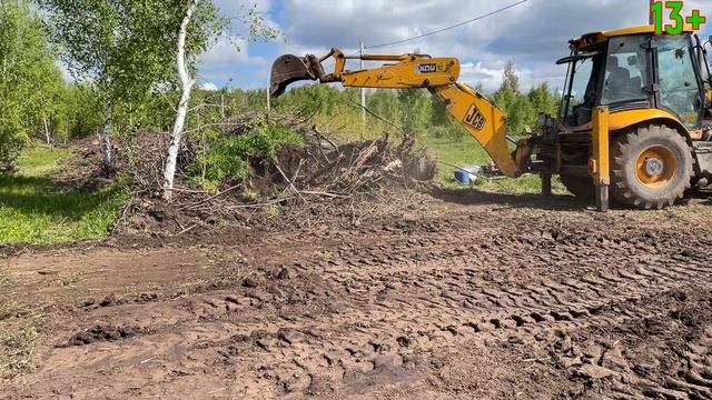 Big Yellow Tractor VS Little mr. Jack on Red Kia Rio 13+ смотреть онлайн