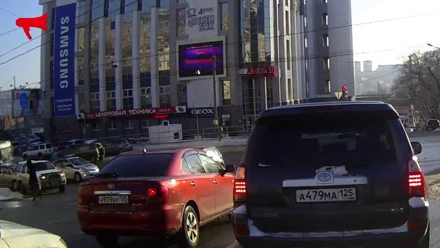 Машина ГИБДД нарушает правила во Владивостоке смотреть онлайн