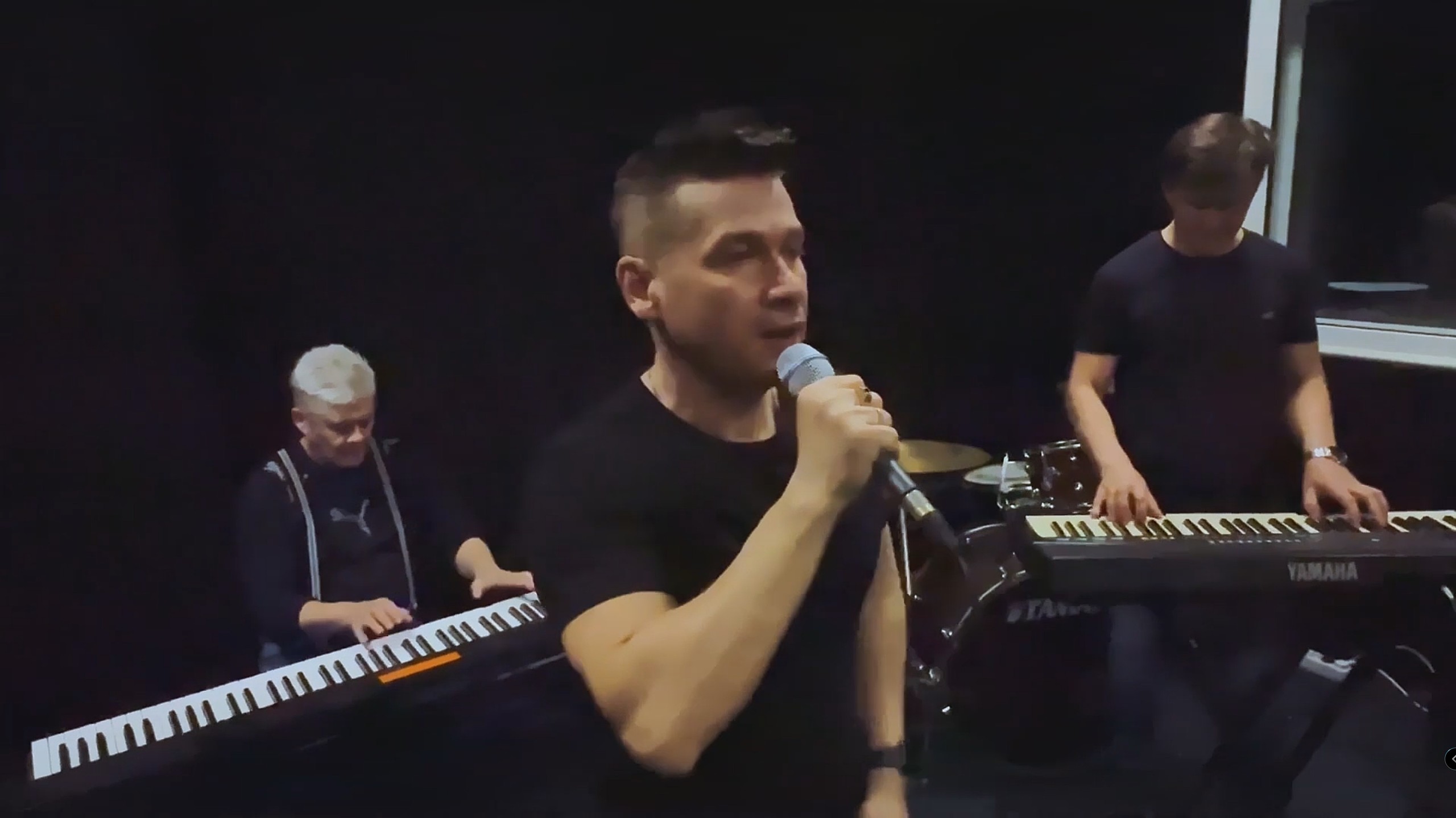 Андрей Картавцев – Листья кружатся. (Премьера песни /2023). смотреть онлайн