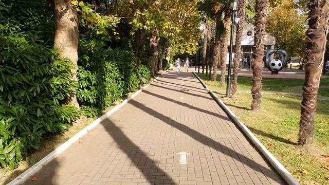 Сочи сегодня 2021- Парк Ривьера- Скульптура Каменный цветок- попить воды.Розы оцвели уже смотреть онлайн