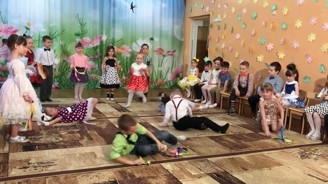 Спортивный танец в детском саду (средняя группа) смотреть онлайн