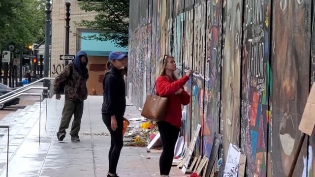 Что сейчас происходит с магазинами Apple в США смотреть онлайн