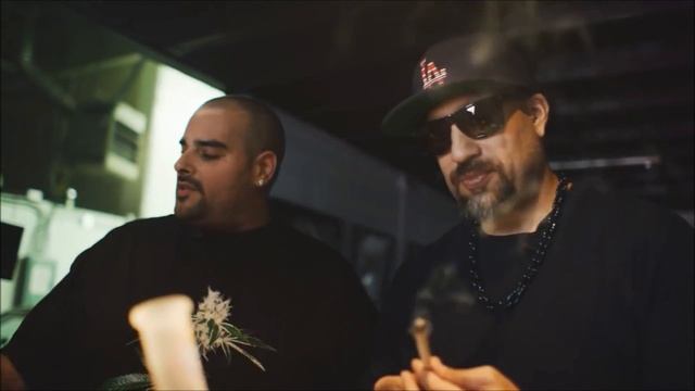 Cypress Hills - Roll It Up Light It Up Smoke It Up [Music Video] смотреть онлайн