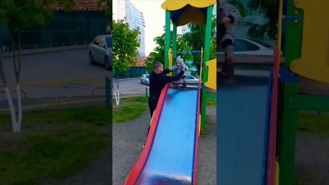 Алан впервые на горке??