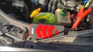 Запуск Ауди Q7 3.0 TDI с севшим аккумулятором с помощью Бустера.