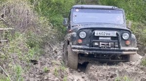 Звук выхлопа , мотора Уаз 469 с 417 двигателем в грязи колхозные мосты 30 колёса бьемся))