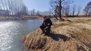 Ловля плотвы на поплавок в проводку весной с болонкой