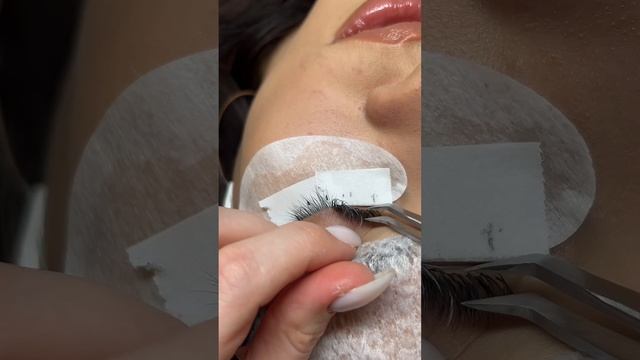 Нарастили 20мм! Посмотрите, как круто! Как вам? Инстаграм lash_laboratory_moscow смотреть онлайн