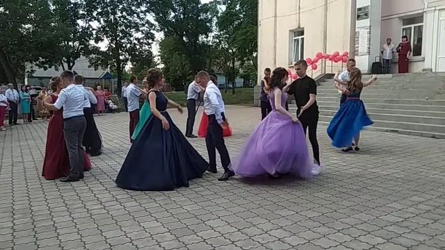 Выпускной вальс. Школа19. Мариуполь смотреть онлайн