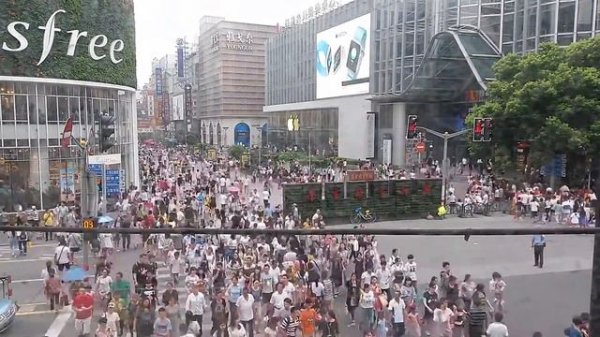 Nanjing Road Shanghai BUSIEST DAY EVER! Apple Store Shanghai