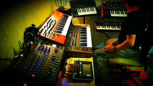 live ambient/soundtrack (project 32) Zoom L-12 смотреть онлайн