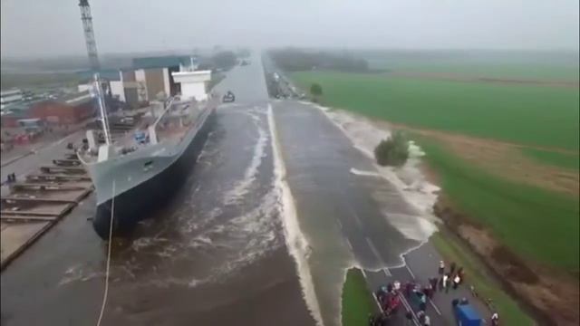 Спуск корабля на воду смотреть онлайн