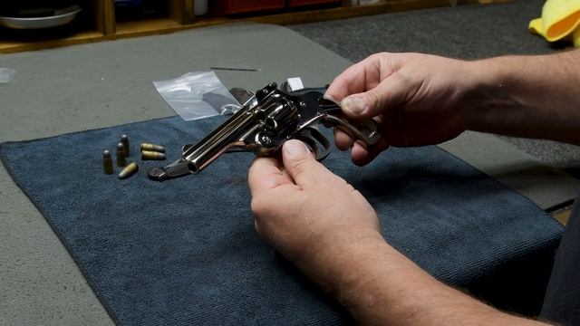 Replacing the grip on a Smith & Wesson Top Break смотреть онлайн