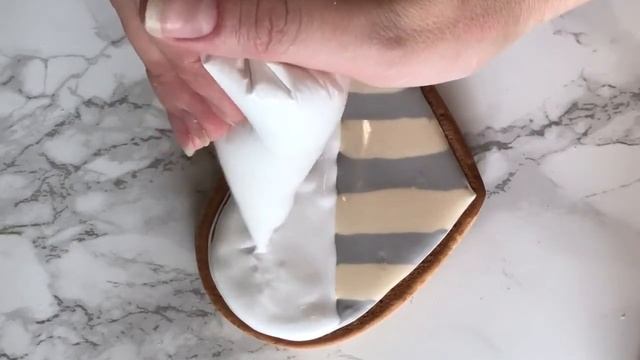 Как залить пряник в форме сердца с ажурным рисунком смотреть онлайн