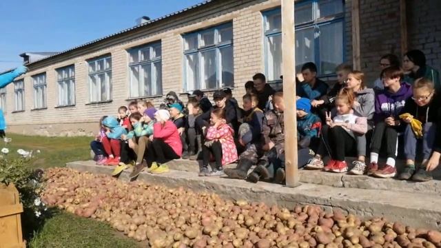На школьном участке. 13 09 2021 смотреть онлайн