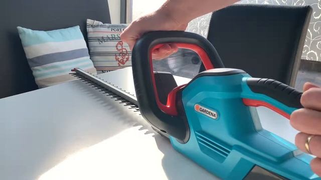 GARDENA EasyCut 42 Akku Heckenschere, Strauchschere Für Saubere Schnitte Bedienungsanleitung