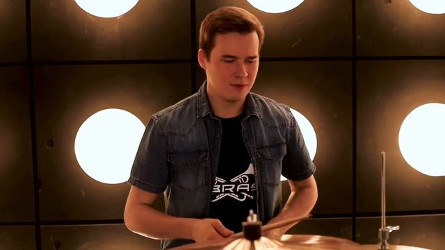 Tones and I Dance Monkey смотреть онлайн