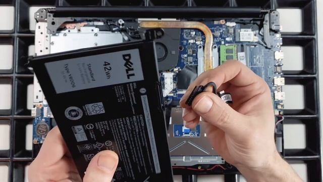 Dell Inspiron 17 (3793) Von Innen – Tauschen, Wechseln, Erweitern - Tutorial