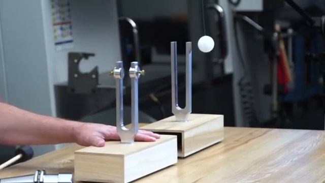 Звуковая волна, передающаяся по атомам молекулярной массой, от чего идёт вибрация второй смотреть онлайн