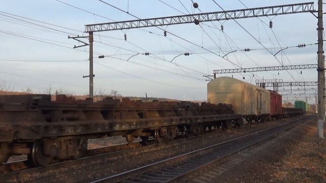 Электровоз ВЛ80С-1482 с грузовым поездом смотреть онлайн