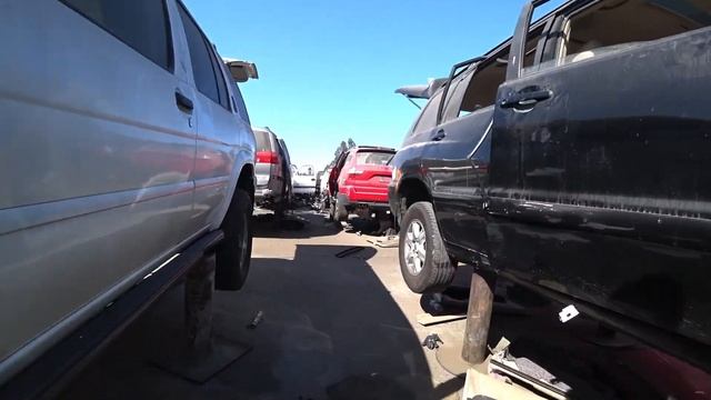 Запчасти для подписчика / Авторазборка в США / Свалка машин смотреть онлайн