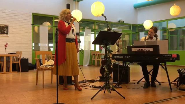 Ute blåser sommarvind - Duo Estrad смотреть онлайн