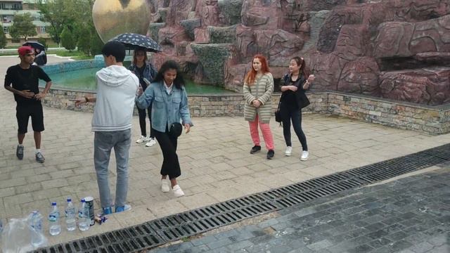 Дарим деньги подписчикам - 100000 + 50000 / Water Bottle Challenge / День первый. смотреть онлайн