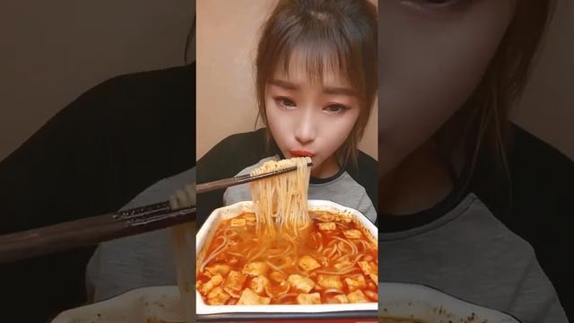 Noodle Soup And Streamed Bun Recipe Eating Show.