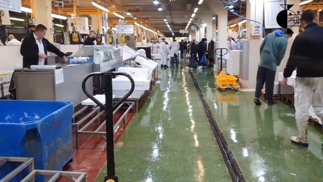 Очередь 2 часа, что бы попасть на Рыбный рынок Billingsgate в Лондоне смотреть онлайн