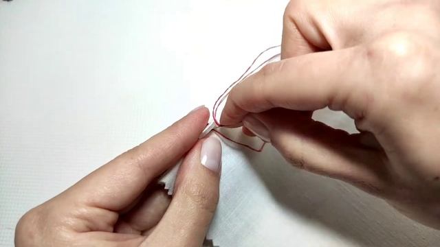 Как пришить пуговицу. Два, четыре отверстия и на ножке. Лёгкие и средние ткани. смотреть онлайн