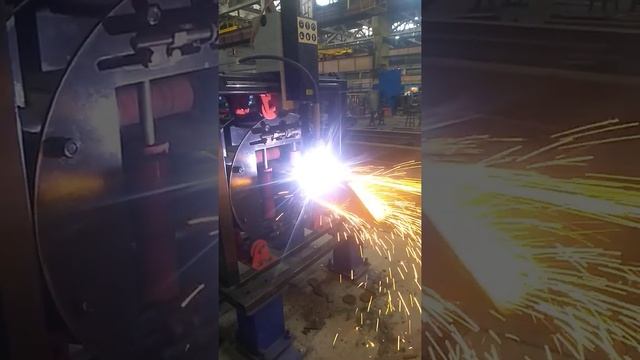 Резка профильной трубы 180х180 мм установкой плазменной резки "АТЛАНТ" смотреть онлайн