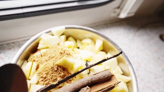 Winter kommt kalt: Apfelmus und Apfelkompott muss man JETZT einkochen! смотреть онлайн