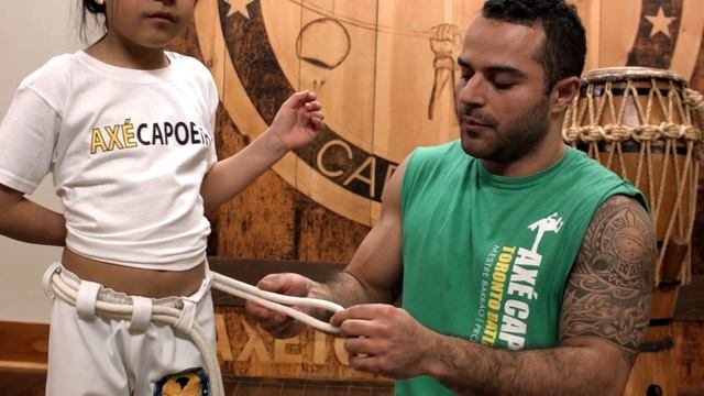 How to tie your Capoeira belt - Axe Capoeira Toronto смотреть онлайн