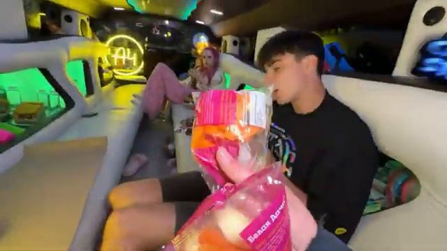 24 Часа в ЛИМУЗИНЕ! смотреть онлайн