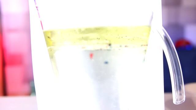 Underwater Fireworks with Food Coloring Science Experiment!! SO COOL! смотреть онлайн